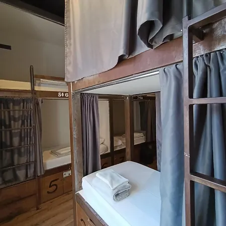 Black Swan Hostel Sevilla