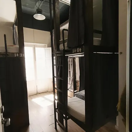 Black Swan Hostel Sevilla