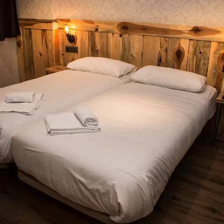 Black Swan Hostel Sevilla