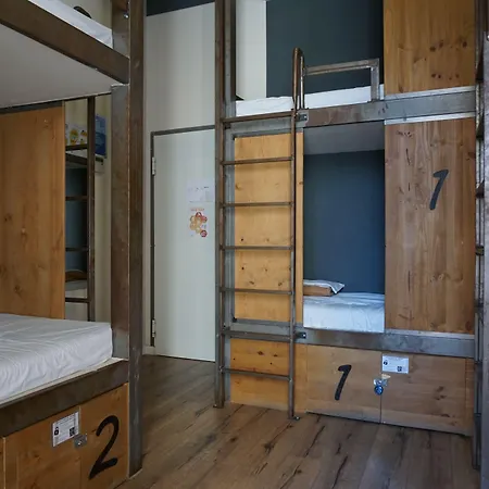 Black Swan Hostel Sevilla