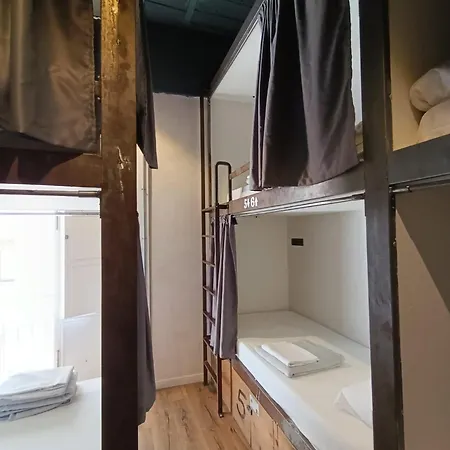 Hostel Black Swan