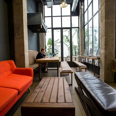 Hostel Black Swan Seville