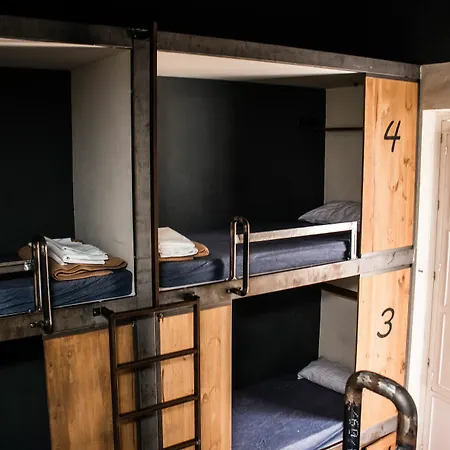 Hostel Black Swan Seville